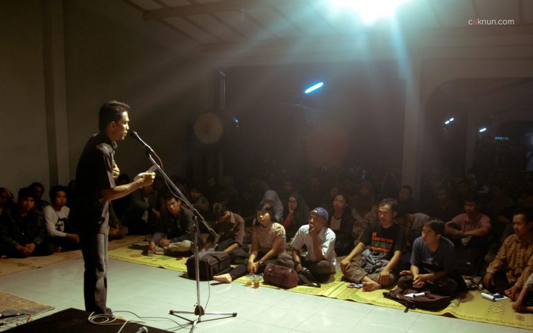 Pembacaan Puisi pada Peringatan 45 Tahun Persada Studi Klub di Rumah Budaya EAN. Foto 04. Foto oleh Adin Progress. Dok Progress.