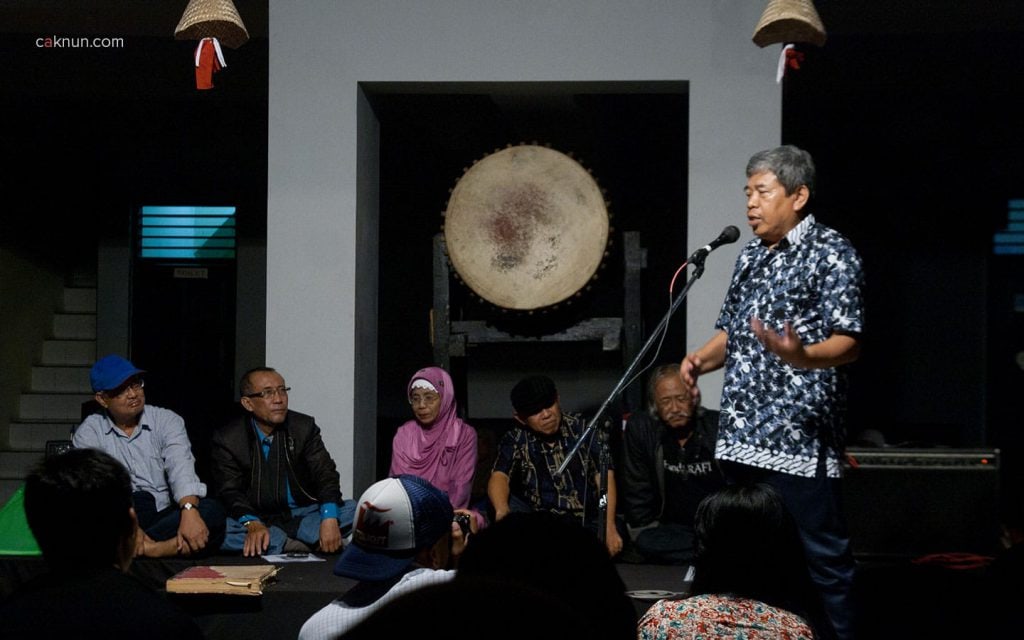 Mustofa W. Hasyim pada Peringatan 45 Tahun Persada Studi Klub di Rumah Budaya EAN. Foto 06. Foto oleh Adin Progress. Dok Progress.