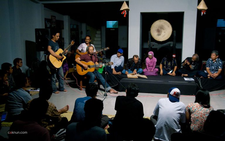 Penampilan Untung Basuki pada Peringatan 45 Tahun Persada Studi Klub di Rumah Budaya EAN. Foto 07. Foto oleh Adin Progress. Dok Progress.