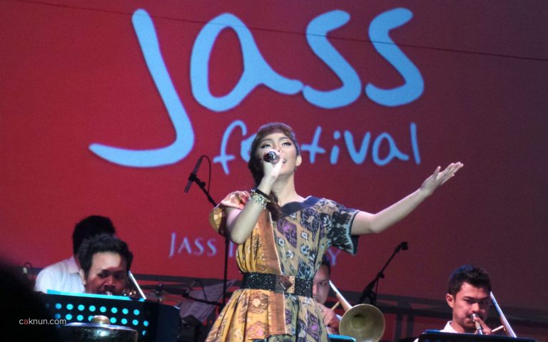 Penampilan KIRANA Big Band (Yogyakarta) mengawali event Indonesian Jass Festival 2013. Foto 02. Foto oleh Adin Progress.