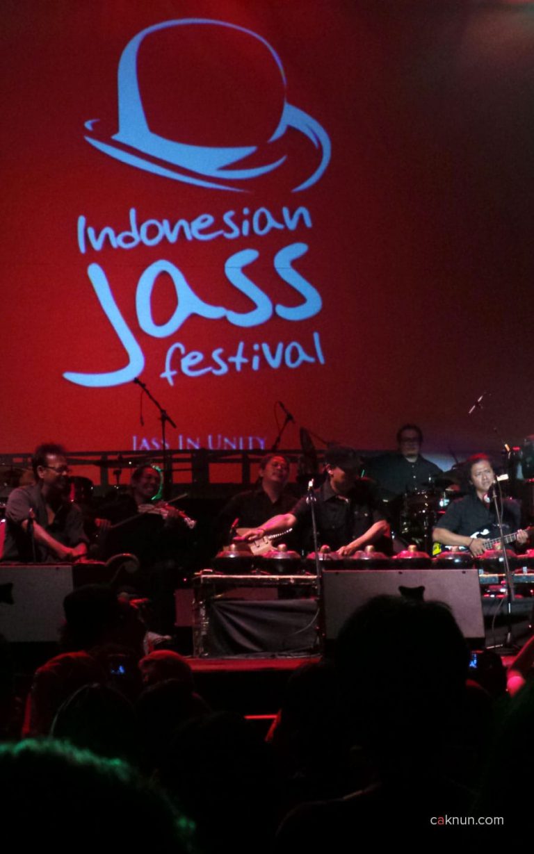 Inna Kamarie dan KiaiKanjeng. Indonesian Jass Festival 2013. Foto oleh Adin Progress.