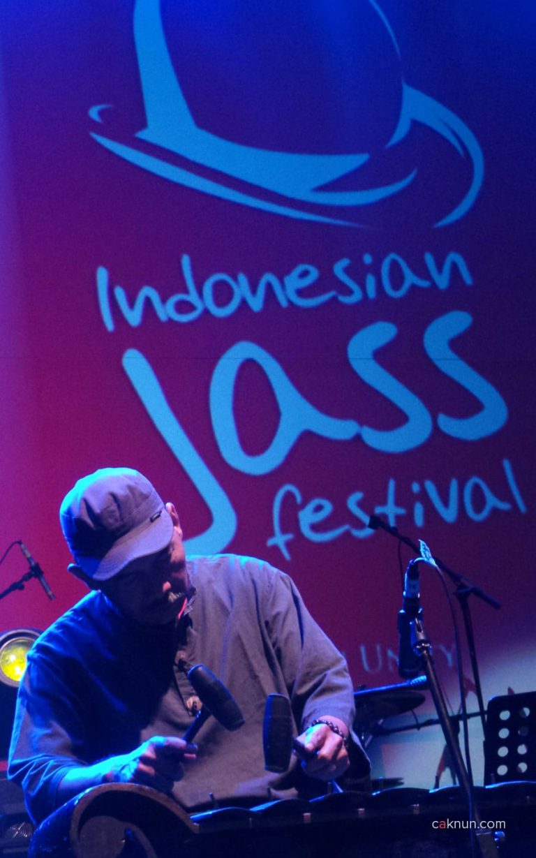 Inna Kamarie dan KiaiKanjeng. Indonesian Jass Festival 2013. Foto oleh Adin Progress.