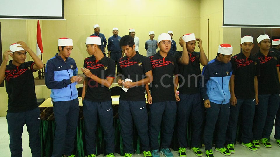SIlaturrahmi Timnas U19 dengan beberapa panti asuhan yatim piatu di UNY