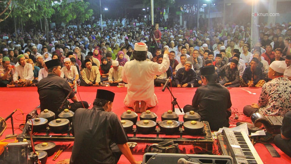 Berarti ini sekarang ekonominya bukan Islam atau Syariah ya sehingga perlu dihijrahkan ke Syariah atau Islam?