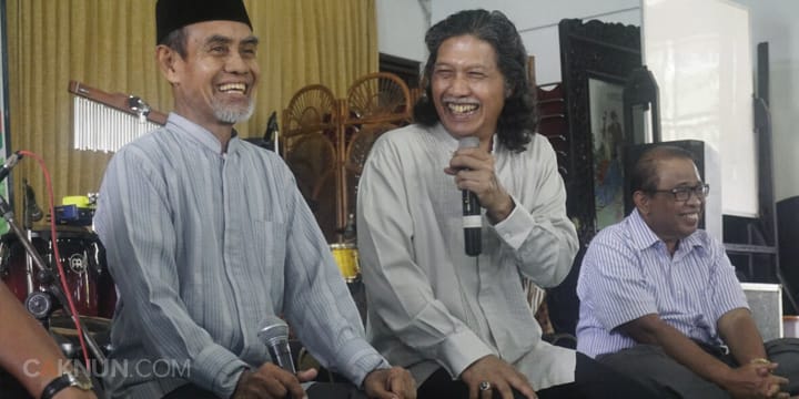 KH. Sahal, beliau kerap hadir di acara-acara Maiyah.