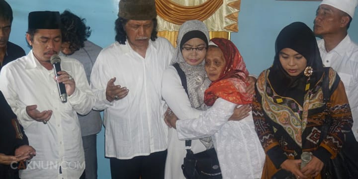 Yai Muzammil bersama Cak Nun dan Bunda Cammana