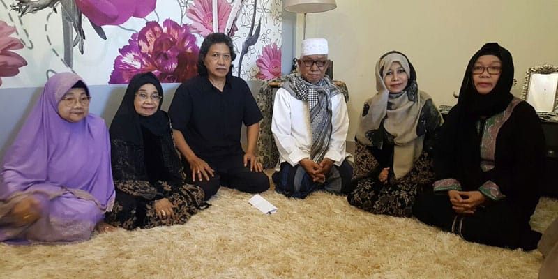 Cak Nun bersilaturahmi di kediaman keluarga besar Imam Lapeo