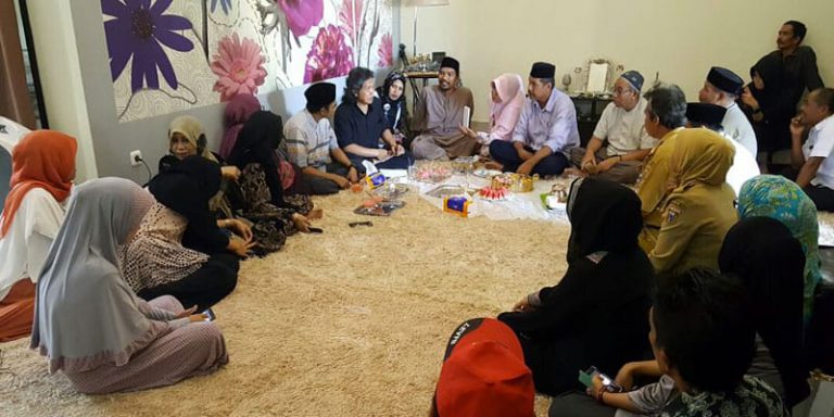 Silaturahmi di Kediaman Keluarga Besar Imam Lapeo