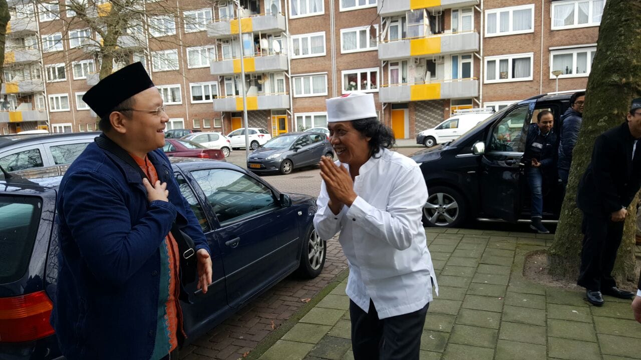 Cak Nun dan Ibu Novia hadir di Islamitische Basisschool El-Amien.