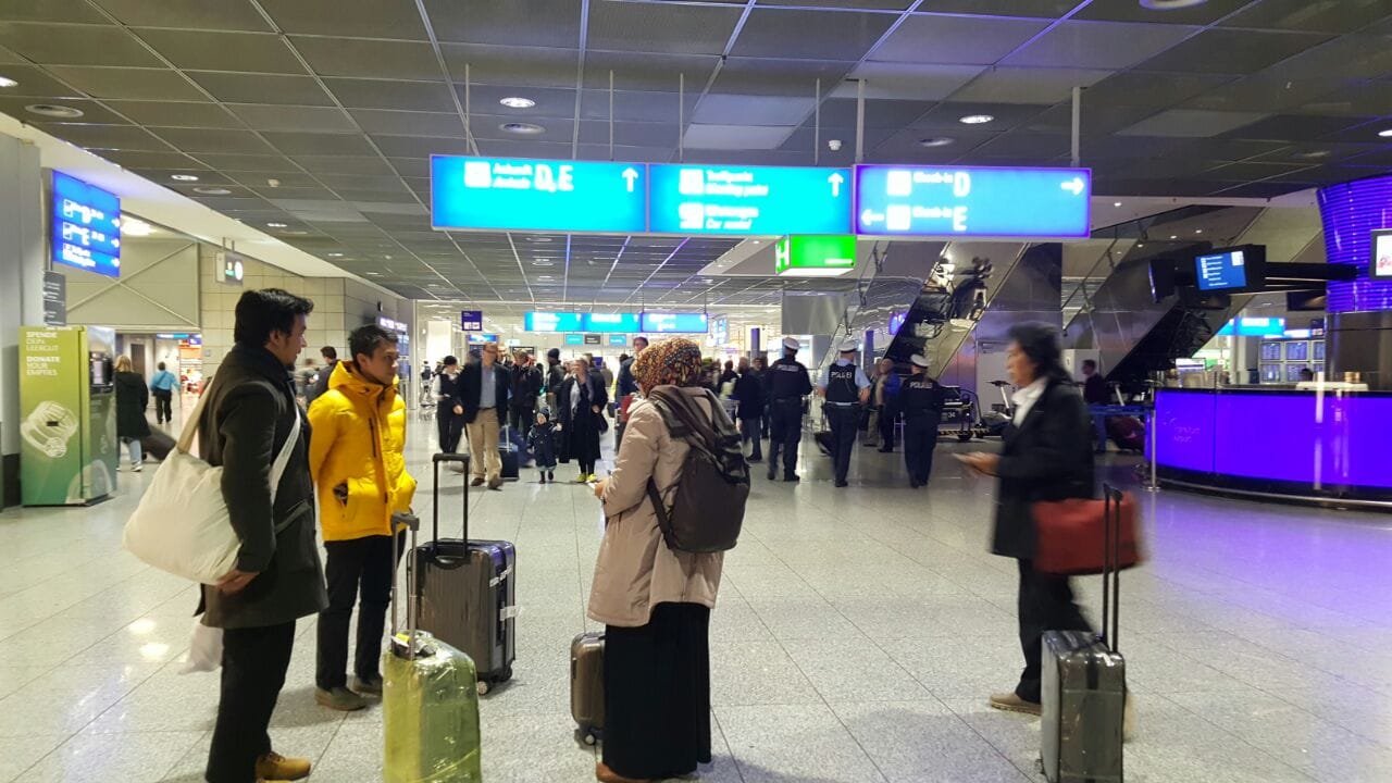 Cak Nun dan Mbak Via tiba di Frankfurt