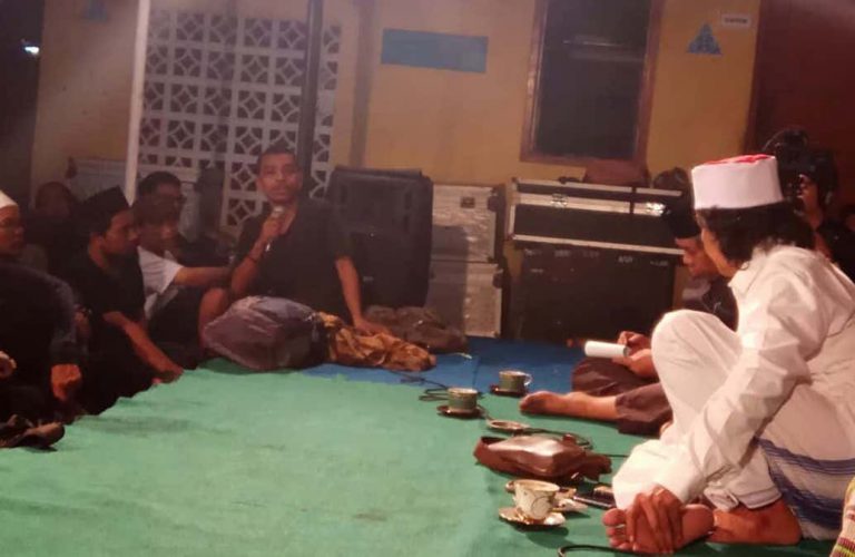 Mengembarai Lipatan Jarak Silmi-Islam Bersama ‘Siluman’ KiaiKanjeng