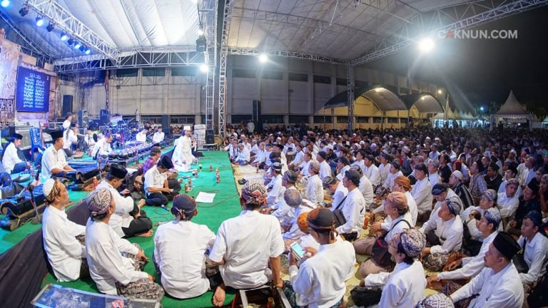 Ini adalah foto terakhir kali CNKK beracara di Kudus pada 3 Agustus 2016 di Madrasah Qudsiyyah dan besok malam, 7 April 2017, akan hadir lagi di kota yang sama di SMP 1 Dawe Kudus.