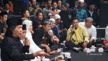 Dialog Mbah Nun dengan Salah Satu Jamaah