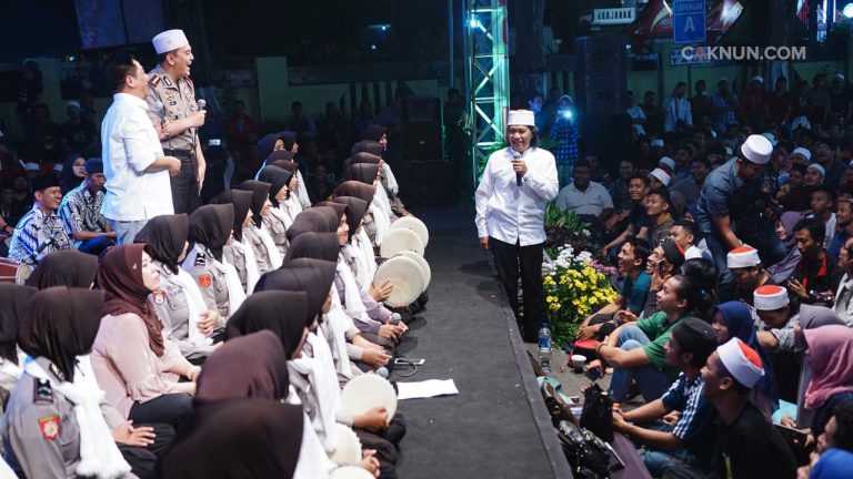 Inilah cermin kekuatan bangsa Indonesia. Islam kuat, Indonesia Kuat. Tidak ada sentimen negatif atas nama agama.