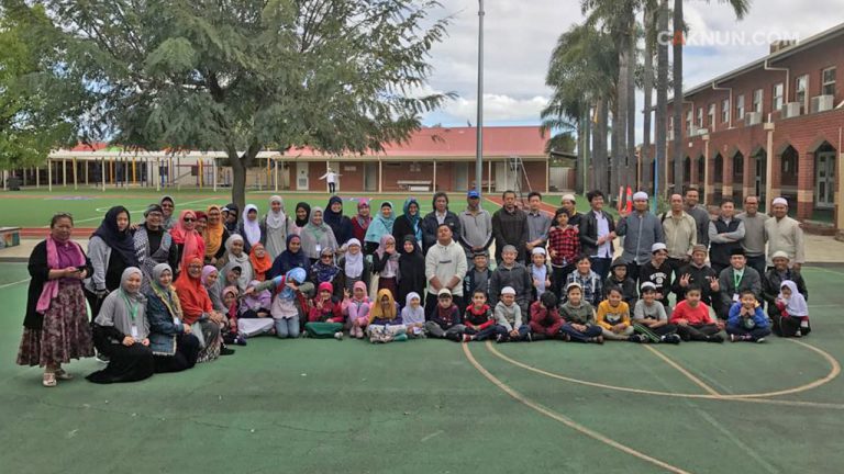 Bersama anak-anak Madrasah Australian Islamic College Thornlie.