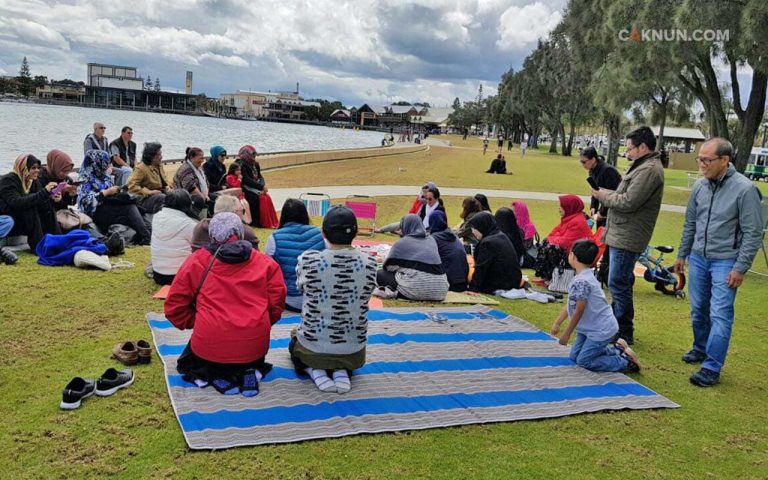 Bincang santai di Mandurah Foreshore.