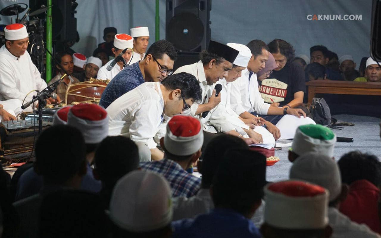 Membaca Tetes Mataair Maiyah. Foto: Adin.