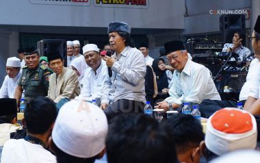 Jamaah Maiyah Gresik Sinau Bareng Mbah Nun dan Gus Sholah