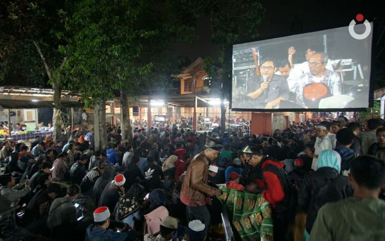 Jihadis Jalan Sunyi, Berlaksa-laksa Cahaya di Ruang Rindu