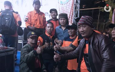 “Lapor, Keluarga Besar SAR DIY Syawalan Bareng Cak Nun, Siap…!!!”