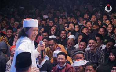 Cak Nun, KiaiKanjeng, dan Kegembiraan Salatiga