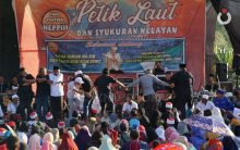 Bersyukur “Petik Laut” Bersama Mbah Nun