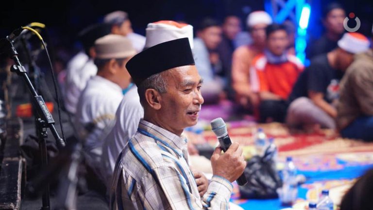 Membaca Laku Hidup Mbah Nun (Kesaksian Abah Hamim Ahmad)