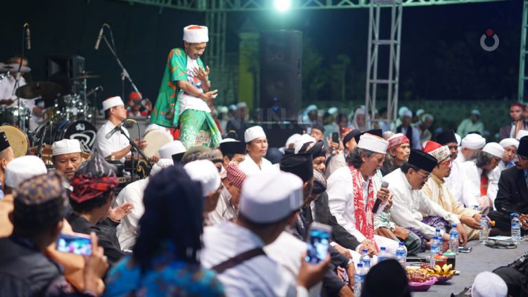 Mbah Nun Mengingatkan Apa yang Dilupakan Orang