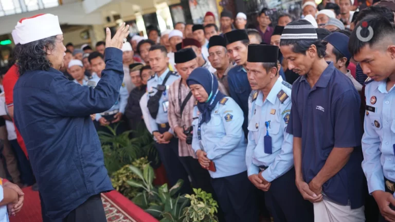 Sinau Bareng Cak Nun dan KiaiKanjeng bersama warga Lapas Kelas 1 Surabaya, Porong Sidoarjo.