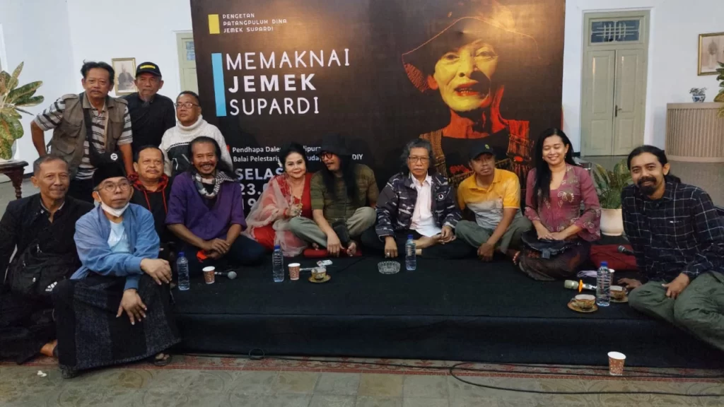 Seniman dan budayawan juga hadir di acara Memaknai Jemek Supardi.