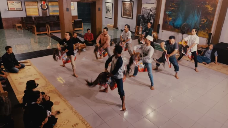 WaliRaja RajaWali di Surabaya, Teater Perdikan Ajak Komunitas Lima Gunung