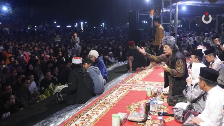 Sinau Bareng Cak Nun KiaiKanjeng, Full Moon di Alun-alun Bojonegoro.