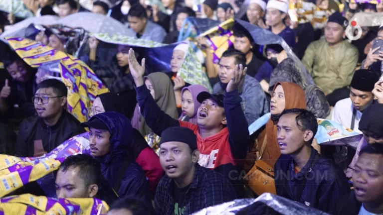 Hikmat dan Gembira, Masyarakat Bojonegoro Sinau Bareng Mbah Nun dan KiaiKanjeng