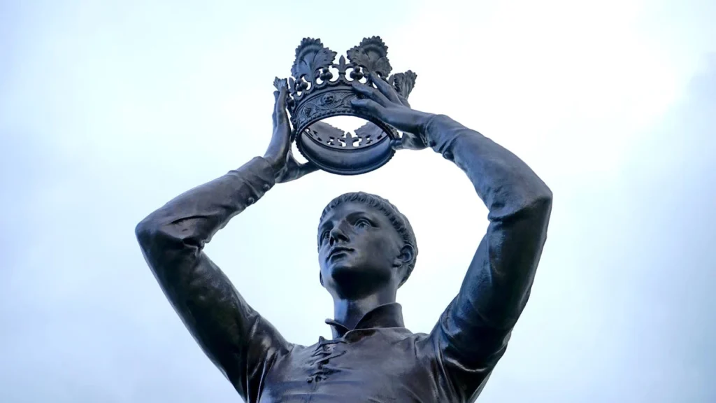 Crown Statue